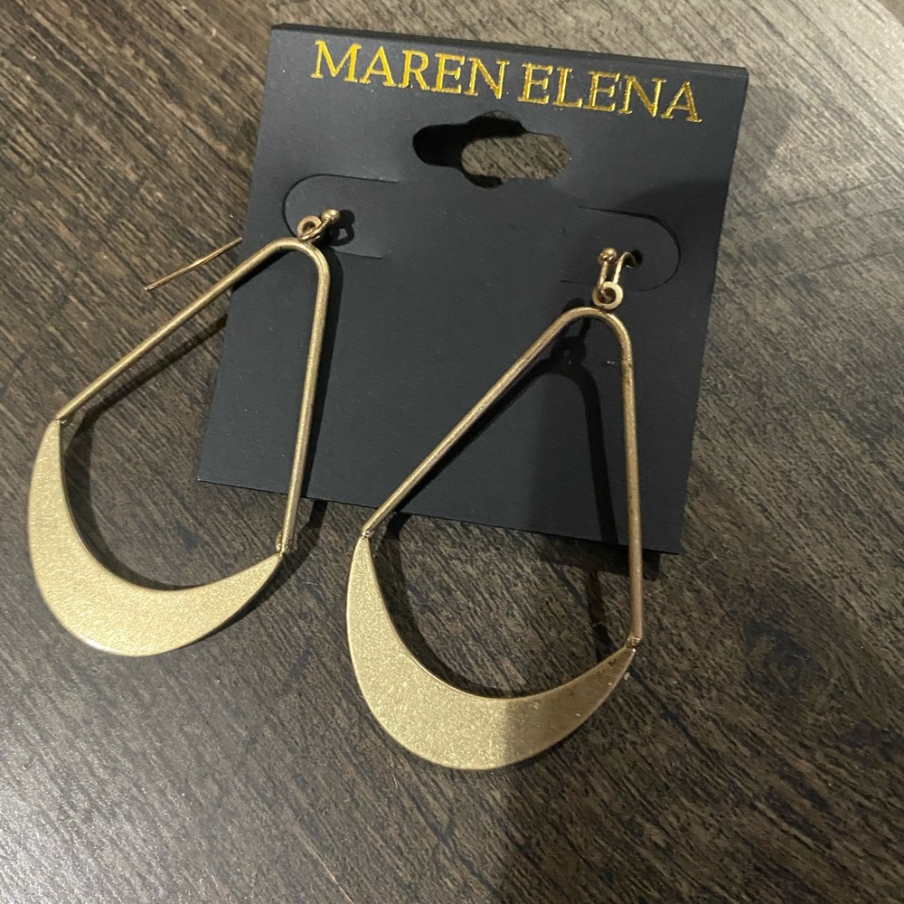 Ladies Dangling Earrings Brand New Goldtone